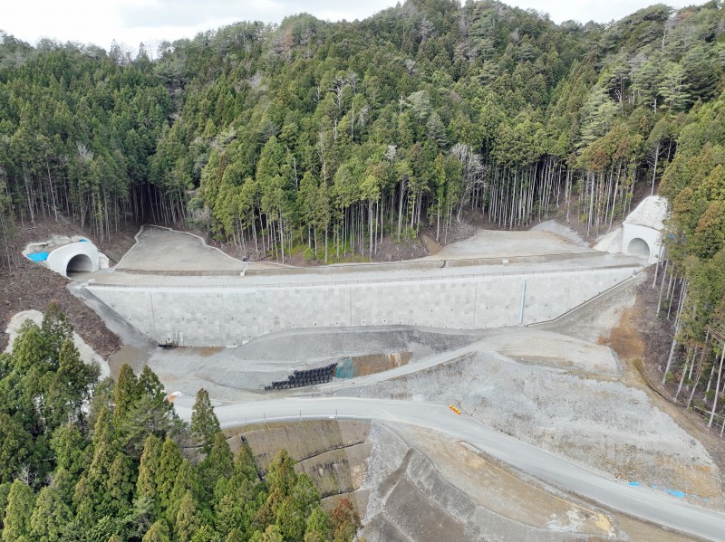 土木学会賞技術賞Ⅰグループを受賞した「設楽ダム瀬戸設楽線トンネル工事」（土木学会HPより）