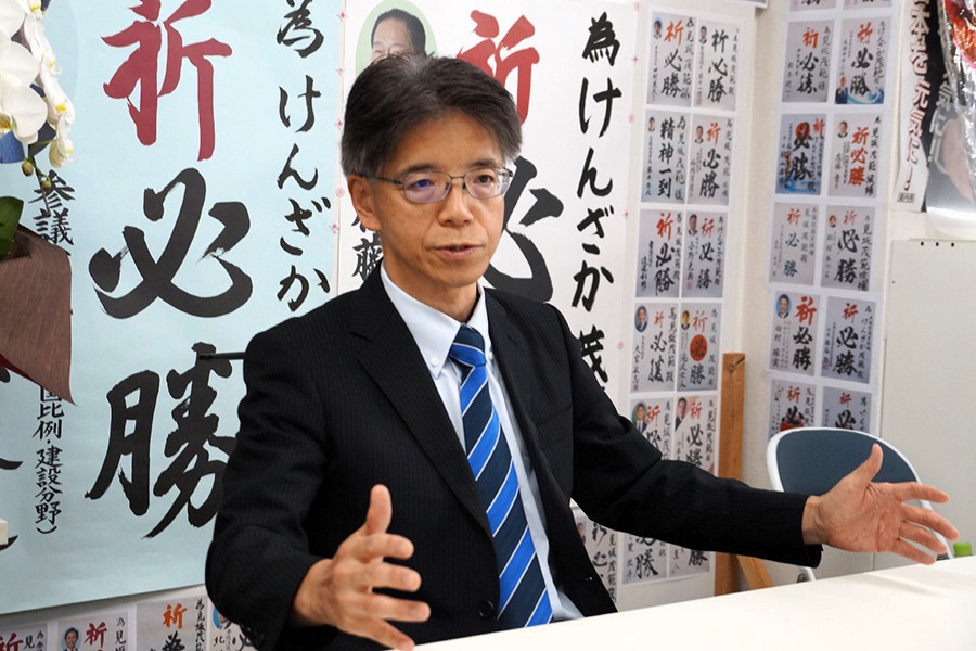 取材に応じる見坂茂範参議院議員（日本工業経済新聞社【建設メール】より）