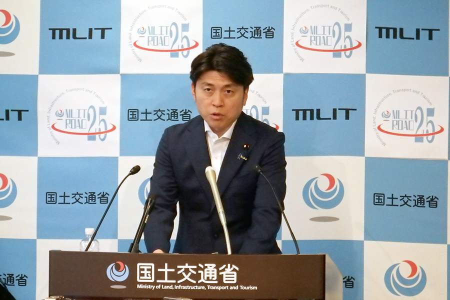 会見で2026年度概算要求について説明する中野洋昌国交相（日本工業経済新聞社【建設メール】より）